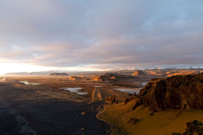 Dyrholaeyjarviti viewpoint 6